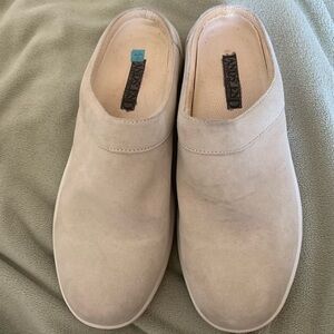 Lands' End Cream Mules